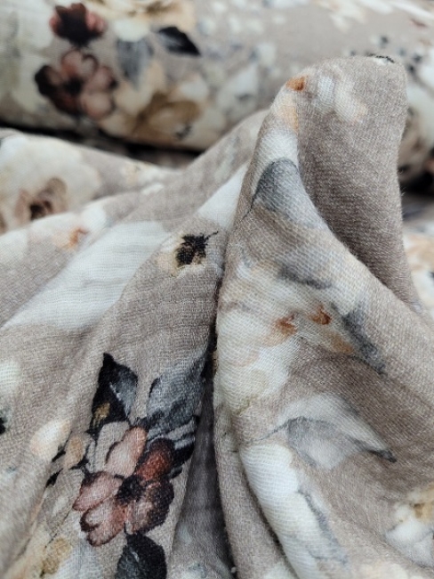 Baumwoll Musselin mit Rosen auf grau/braun